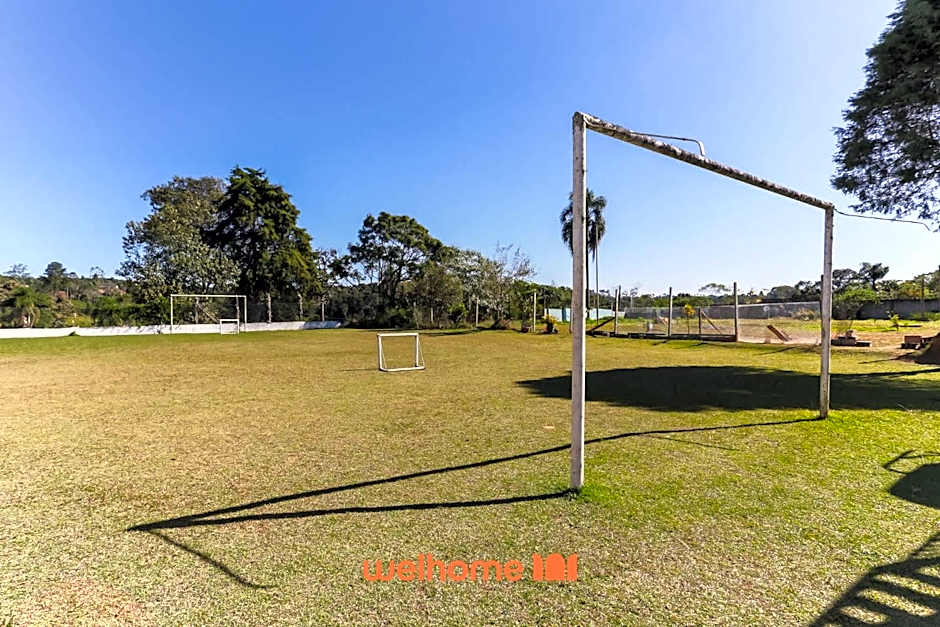 Casa em Cotia com piscina e área de lazer infantil