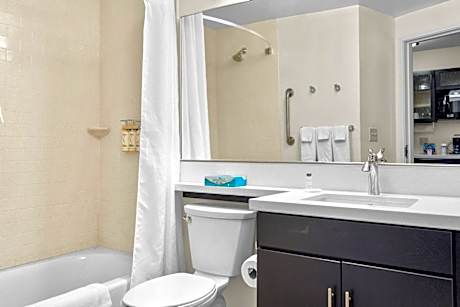 2 Queen Beds Studio Suite