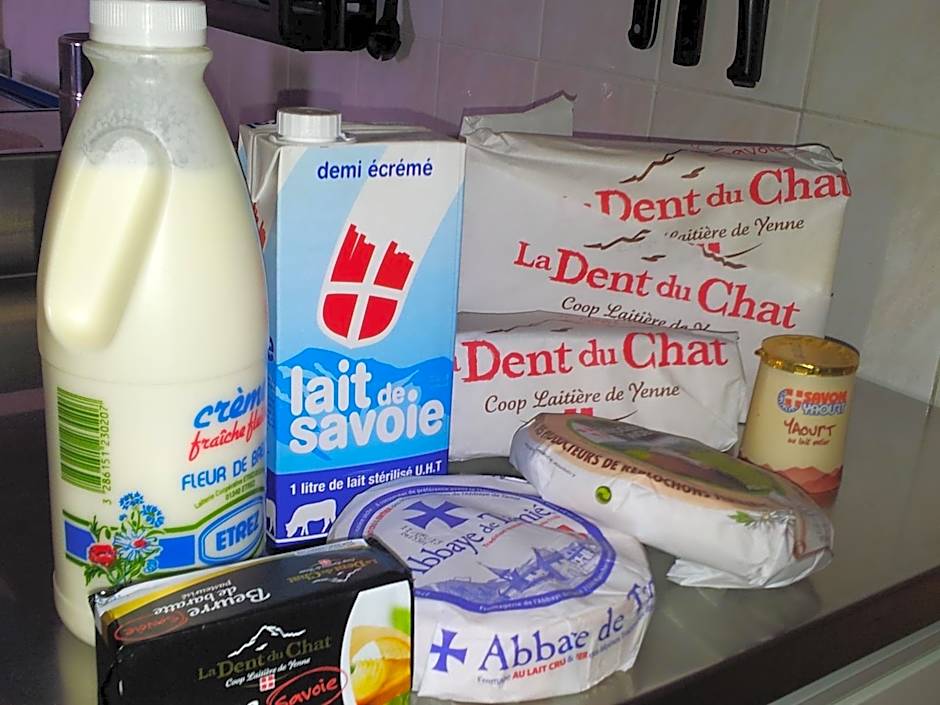 LA SOURCE Jacquet depuis 1954 Hôtel et Studio