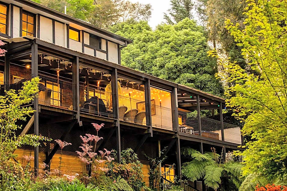 Holly Lodge
