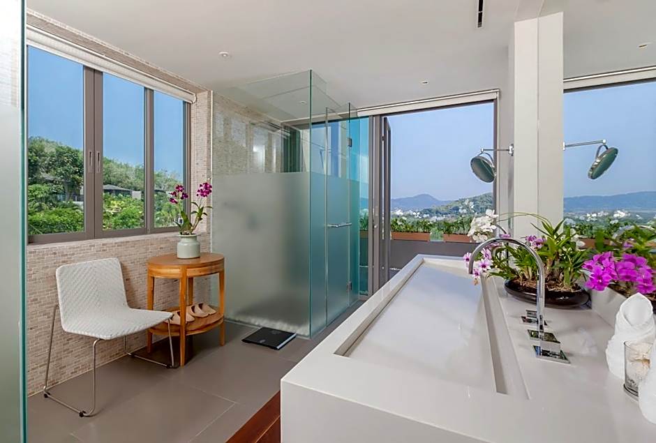 Tropical Castle Phuket, 18 BED Sea View Pool Villa by RESAVA