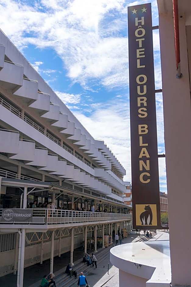 Hotel Ours Blanc - Place Victor Hugo