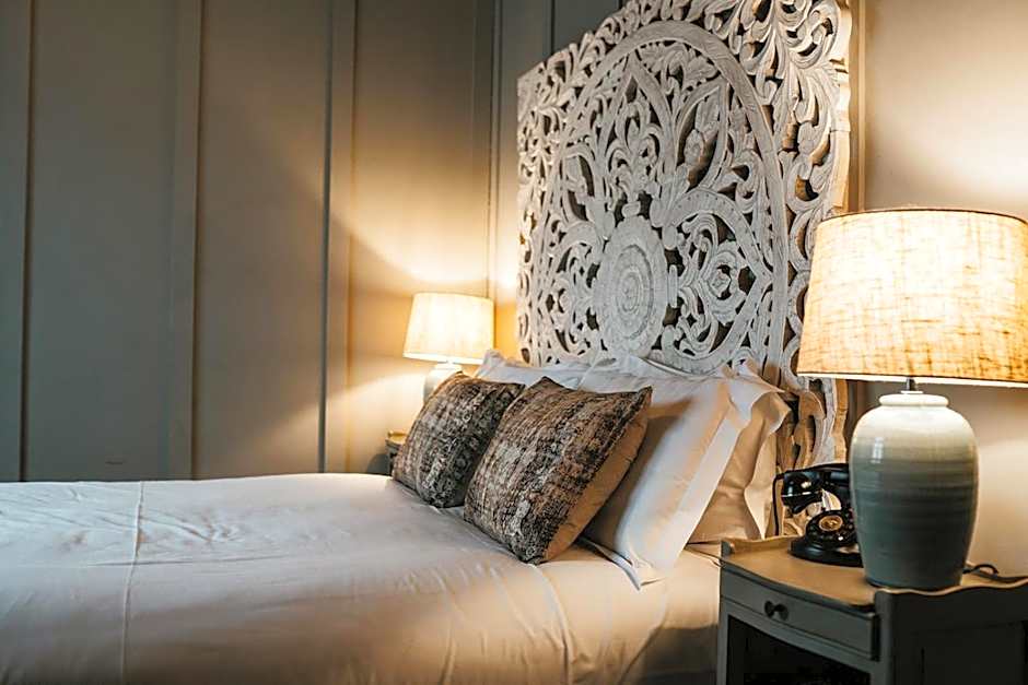 Le Petit Chateau & William de Percy