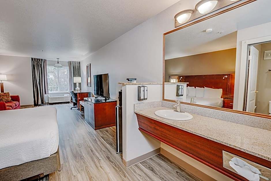 The Ashley Inn & Suites