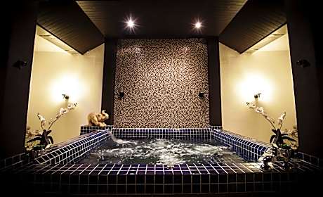 Grand Deluxe Double Room with Spa Bath