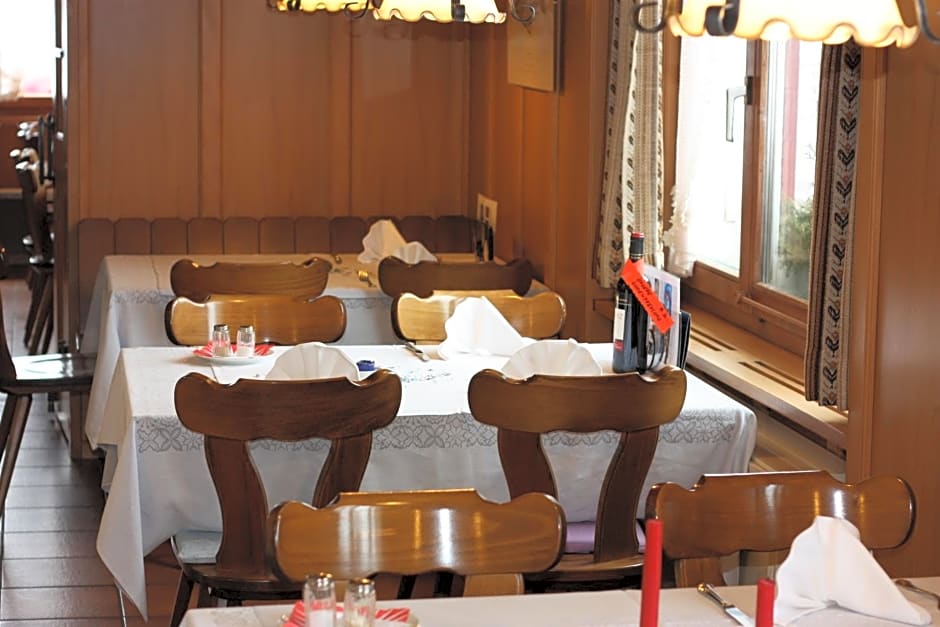 Hotel Restaurant Koi-Gartenteich