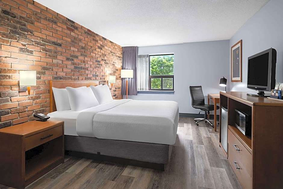 Travelodge by Wyndham Barrie