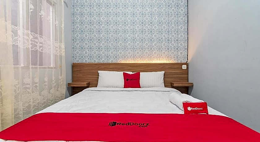 RedDoorz near Alun-Alun Garut