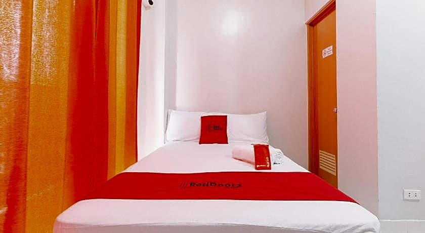 RedDoorz near NAIA Terminal 1