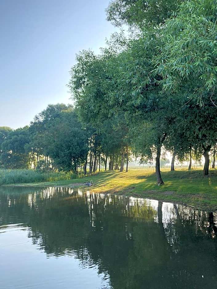 Beztroska Zatoka - ośrodek wypoczynkowy Jacuzzi & Sauna