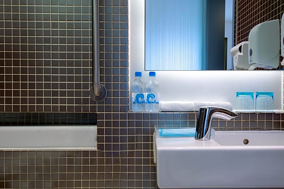 Holiday Inn Express Hong Kong Kowloon East, an IHG Hotel