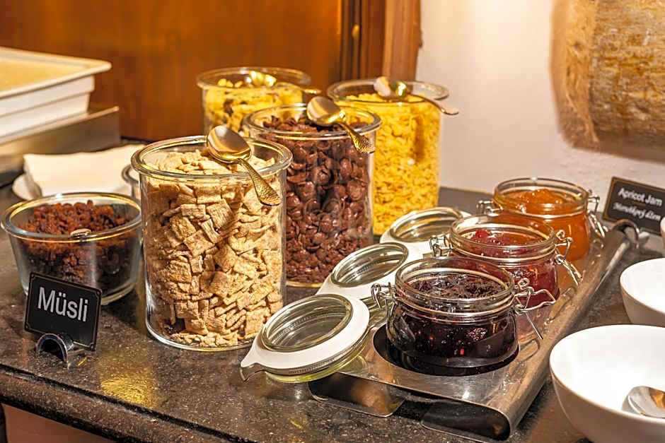 Iron Gate Hotel & Suites