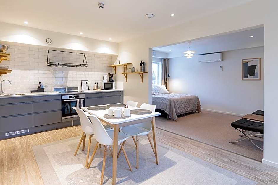 Easy Livin' Apartment Hotel