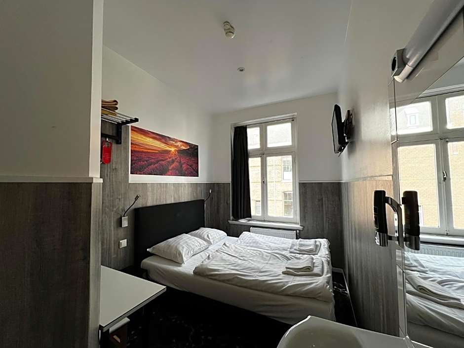 Budget Trianon Hotel