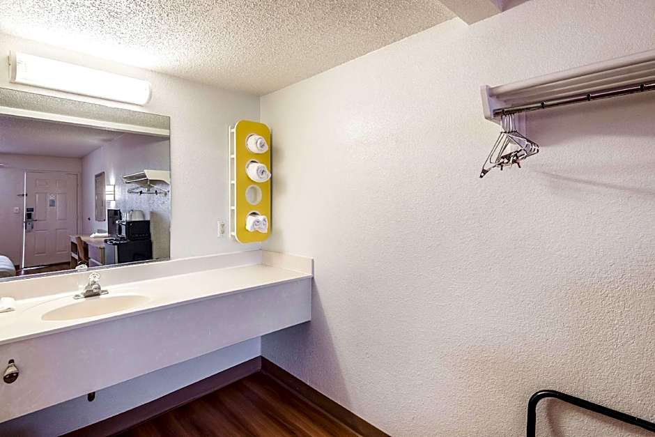 Motel 6-Anniston, AL