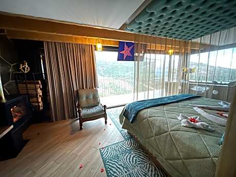 Deluxe Suite with Spa Bath