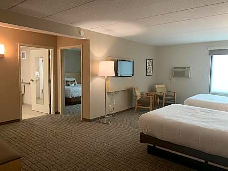 Queen Room with Two Queen Beds and King Bed - Mobility Accessible/Non-Smoking