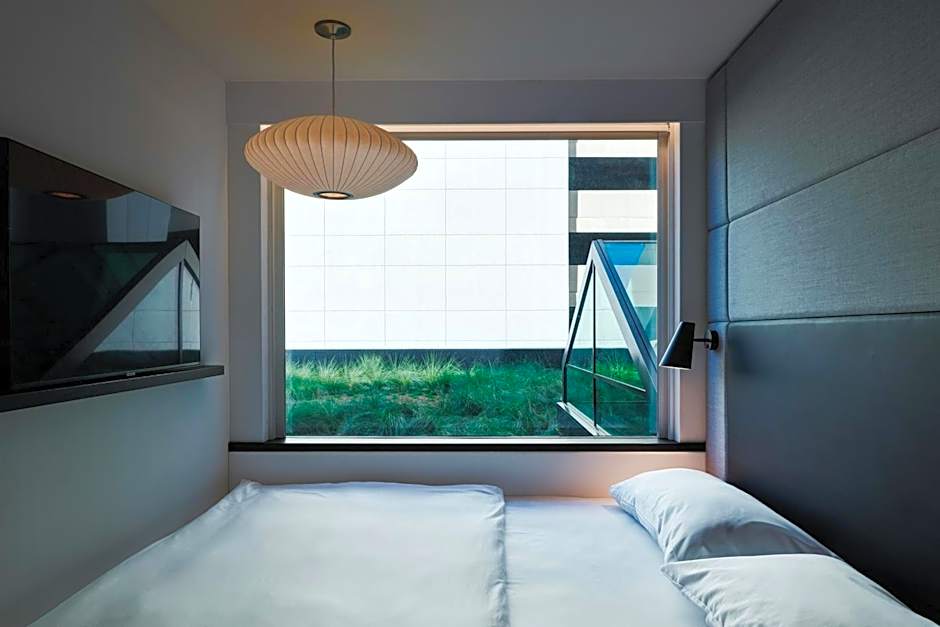 citizenM Los Angeles Downtown