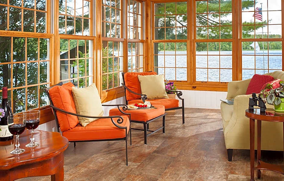 Wolf Cove Inn