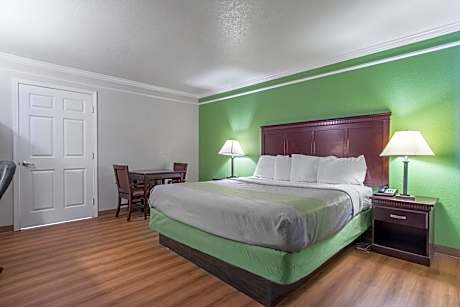 King Room - Disability Access - Non-Smoking