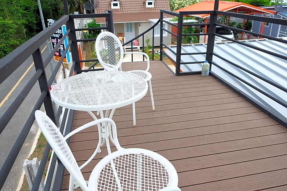 Baan Cha-lier Sook Bangsaray