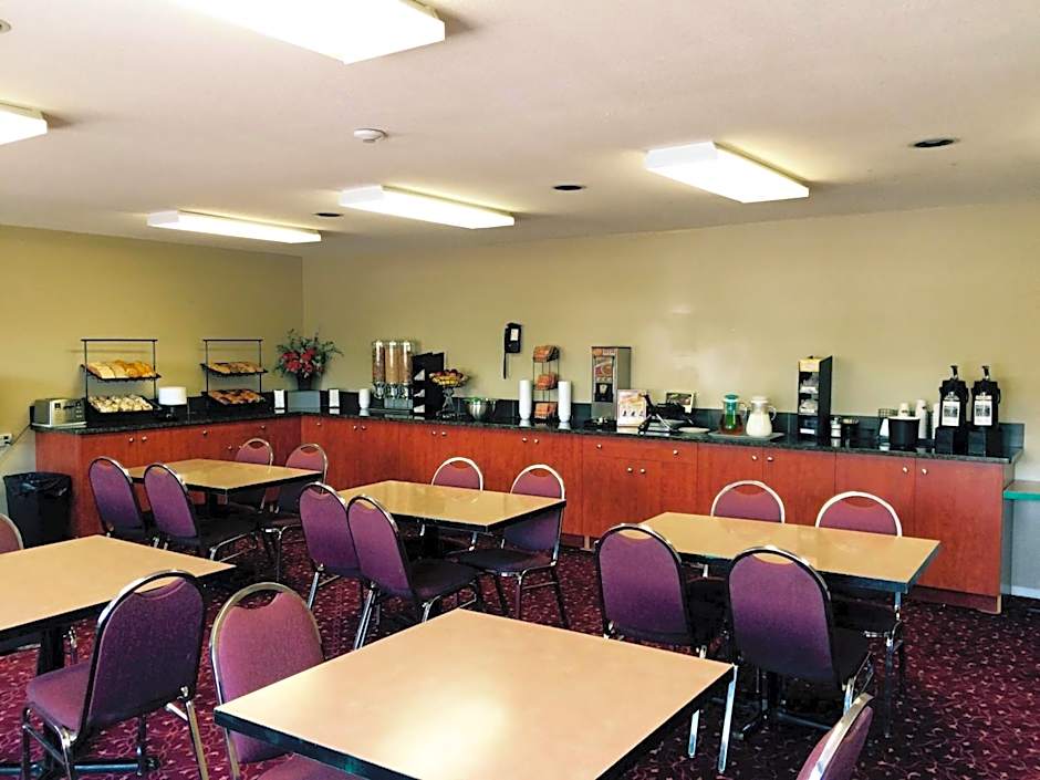 Super 8 by Wyndham West Kelowna BC