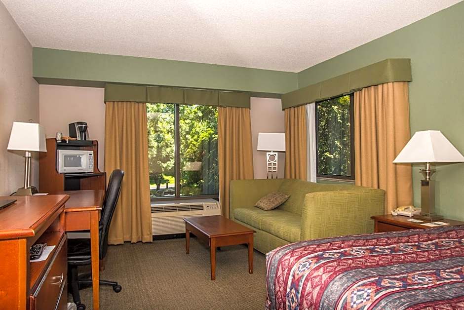 Round Hill Inn