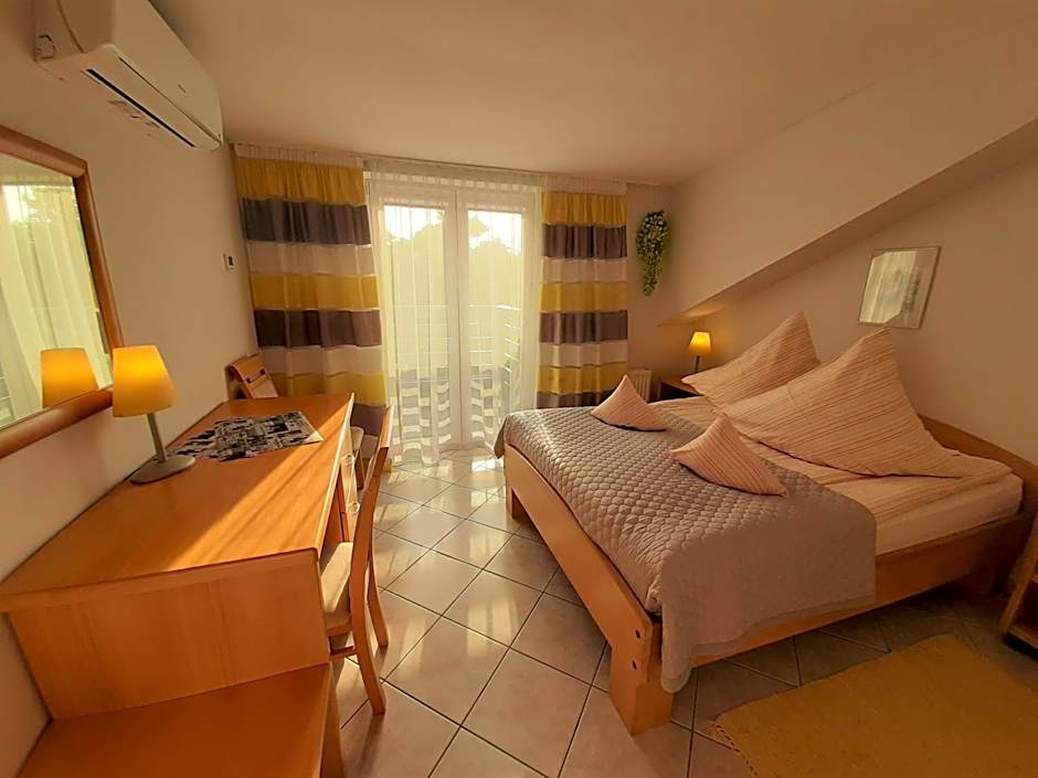Photo 1 of 6 of 1 Double Bed or 2 Beds