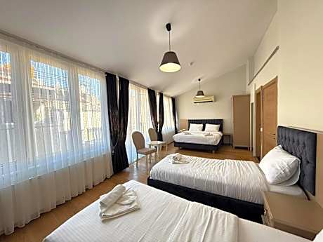 Deluxe Quadruple Room