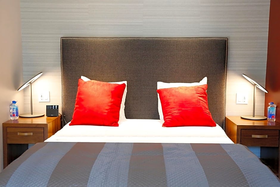Hotel 32 32