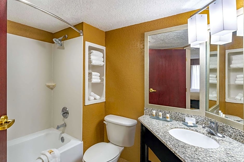 La Quinta Inn & Suites by Wyndham Hot Springs