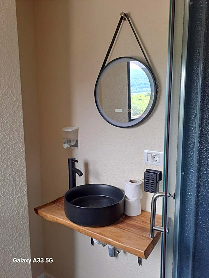 Borderline Accomodation