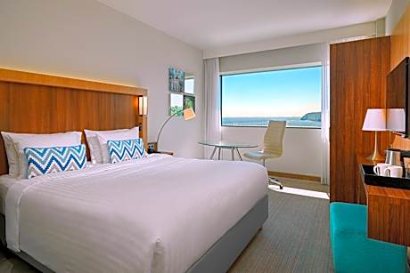Guest room, 1 King, Partial sea view