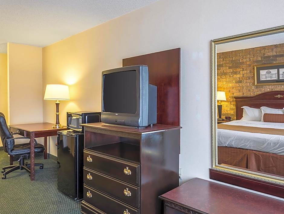 Days Inn by Wyndham Batesville AR