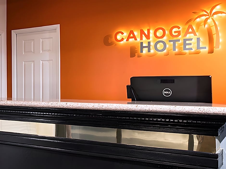 Canoga Hotel At Warner Center