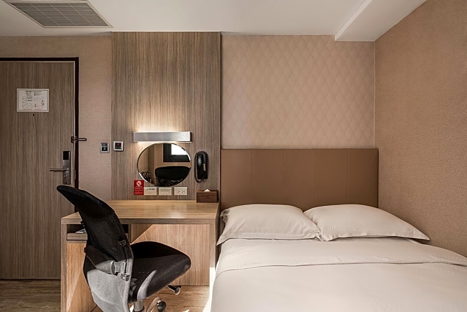 The Riverside Hotel International