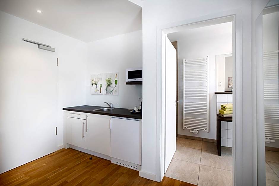 Boardinghouse by M&K