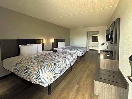 Queen Room with Two Queen Beds - Non-Smoking