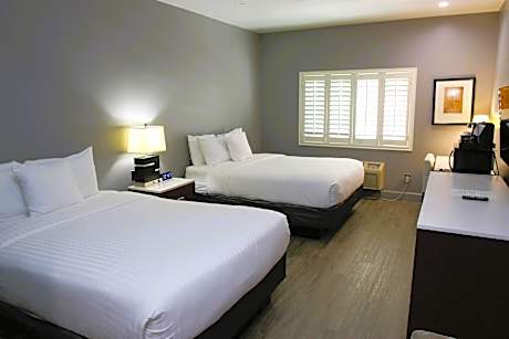 Quadruple Room with Two Queen Beds - Non Smoking