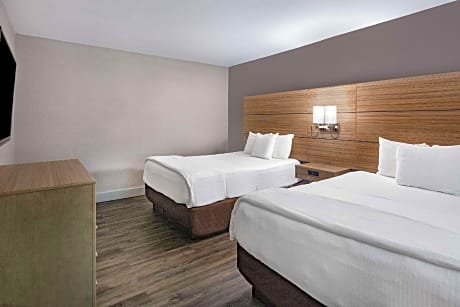 Two-Bedroom Suite with Three Queen Beds - Non-Smoking