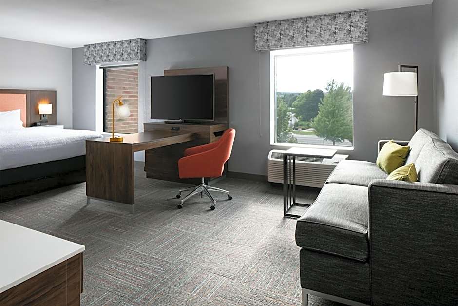 Hampton Inn By Hilton & Suites West Bend