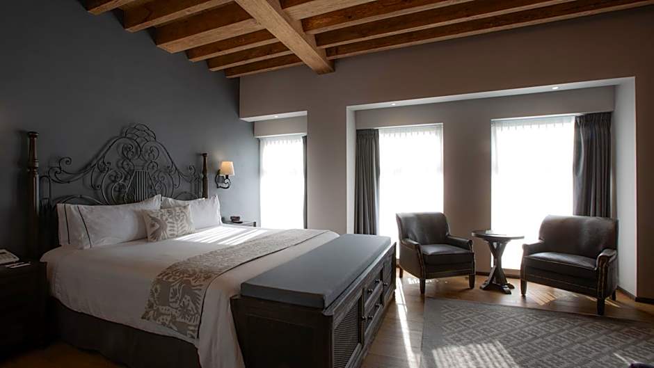 Photo 1 of 10 of Junior Suite, City View