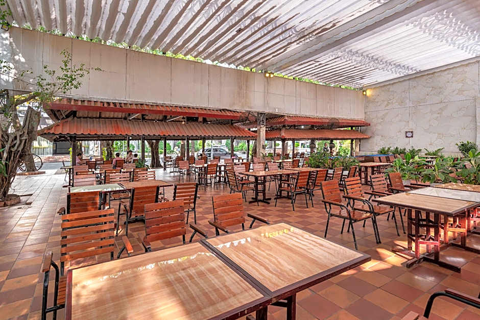 Van Phat Riverside Hotel