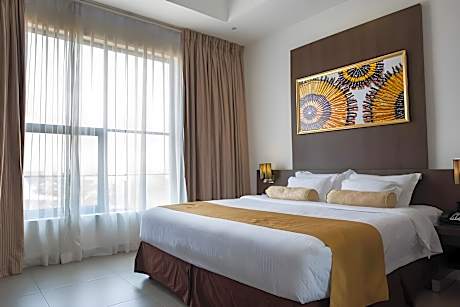 1 King Bed, NonSmoking, Premium Room