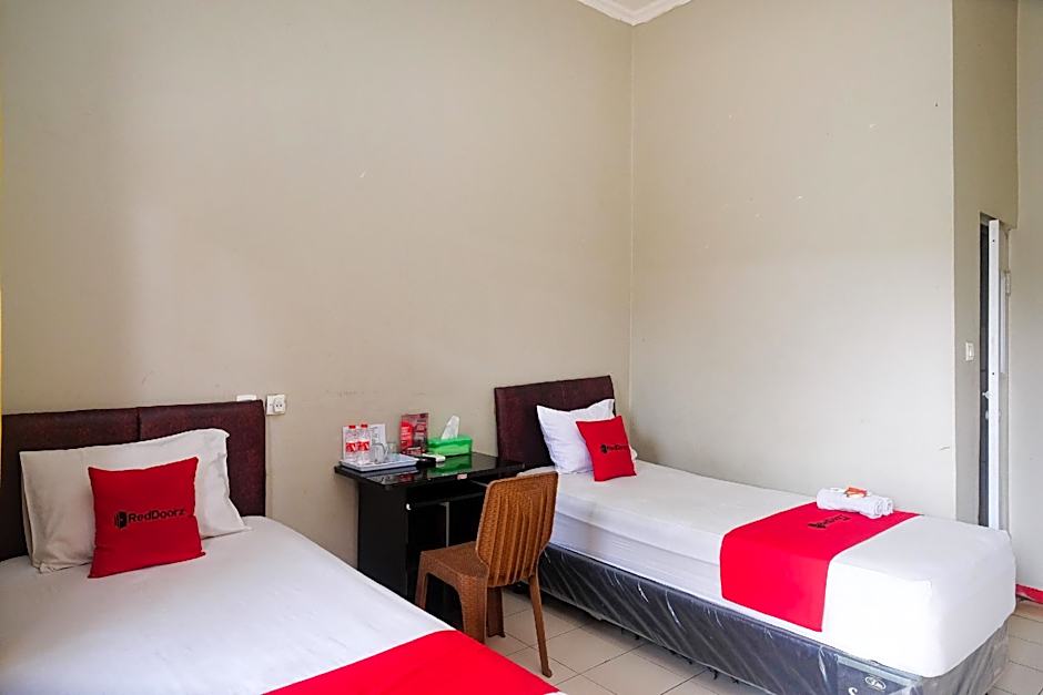 RedDoorz near Kampus UMP Purwokerto