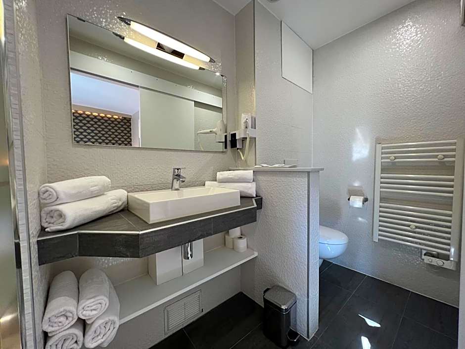 Nation Montmartre Hotel