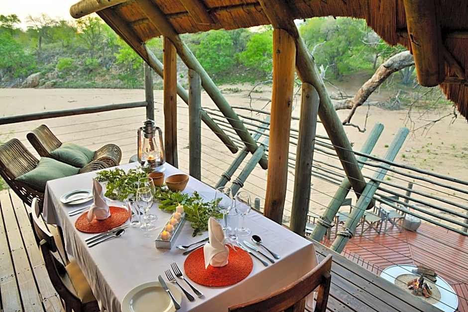 Rhino Post Safari Lodge