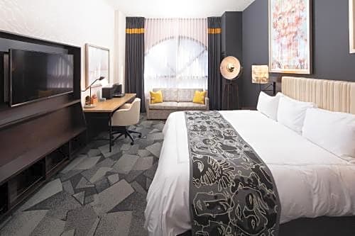 Saint Kate - The Arts Hotel
