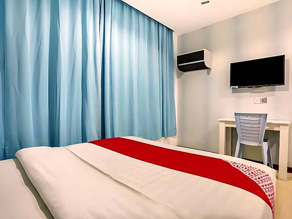 OYO 89583 Grove Hotel