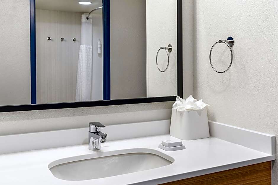 Spark by Hilton Denver International Airport